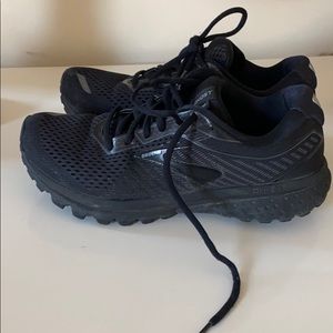 Brooks ghost running sneakers USED